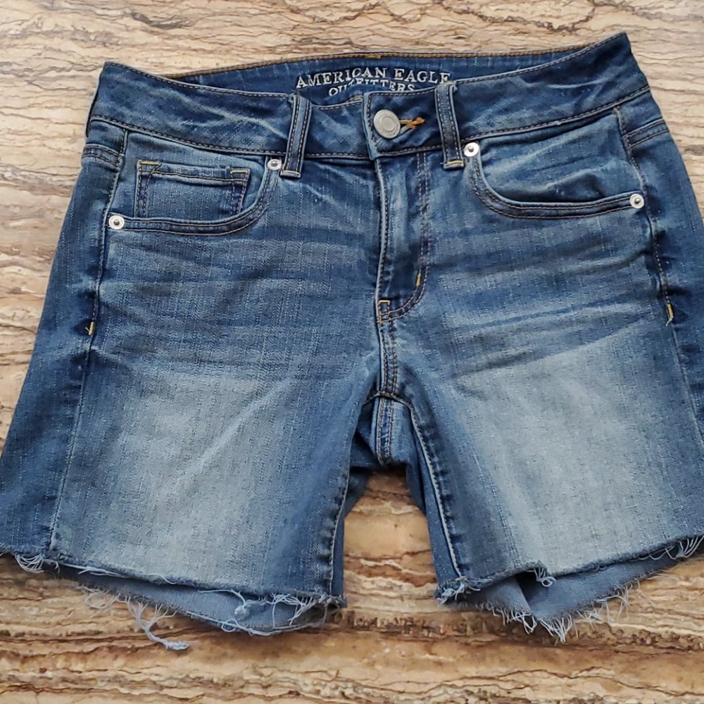 American Eagle short